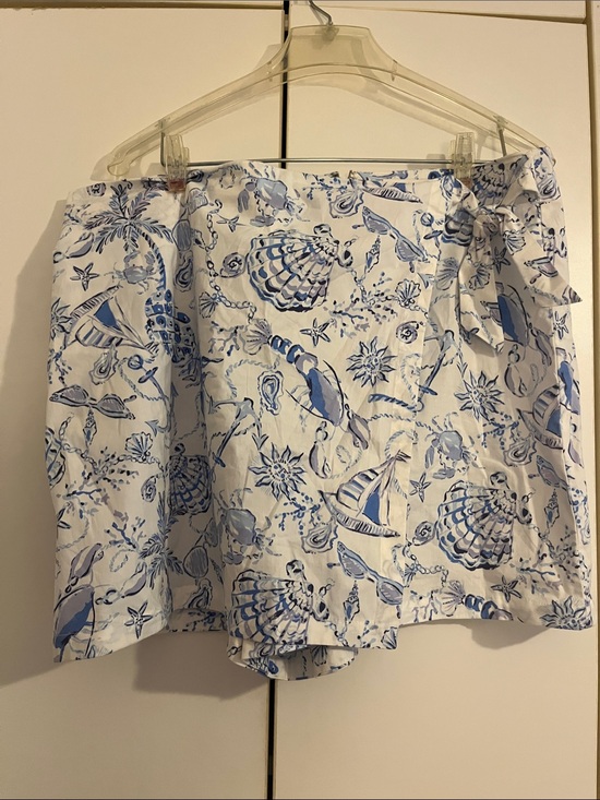 Lilly Pulitzer Pants - Lilly Pulitzer White and Blue Printed Skort